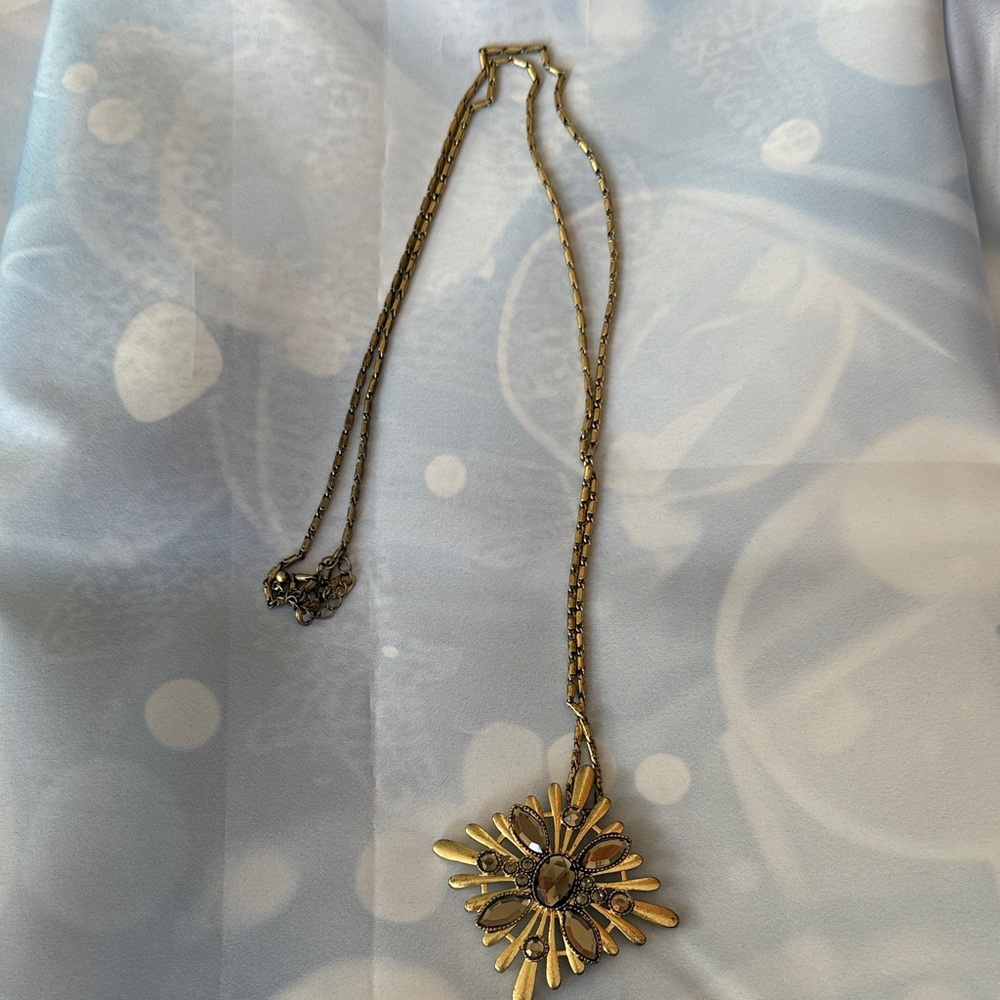 Gold Flower Pendant Necklace